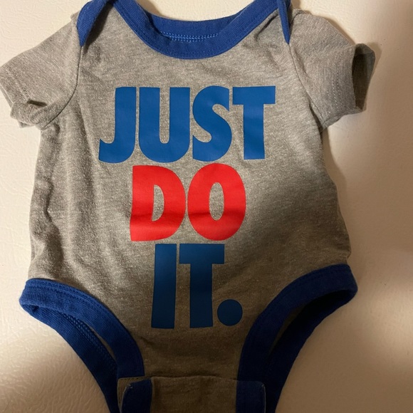 Nike onsie - Picture 2 of 3